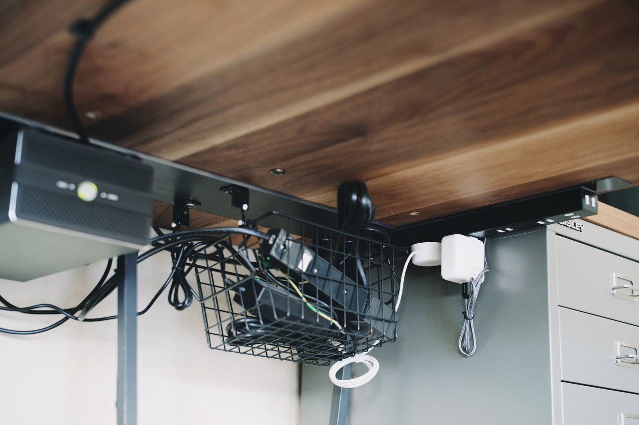 ケーブル嫌いのためのデスク周りをスッキリさせるテクニック Go Ando Preducts The Guild Note ケーブル嫌いのためのデスク周りをスッキリさせるテクニック Go Ando Preducts The Guild Note