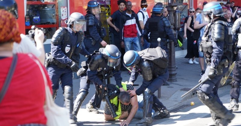 パリで警察と「イエローベスト」デモとが衝突する真っ只中にいた