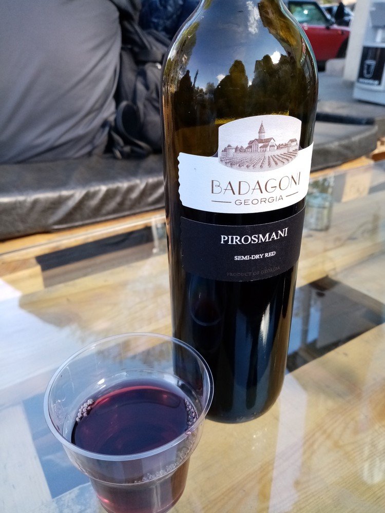 【赤】BADAGONI Pirosmani 旧市街のワインショップで購入 13ラリ（約540円） さっぱりして飲みやすかった
http://badagoni.com/wines/27