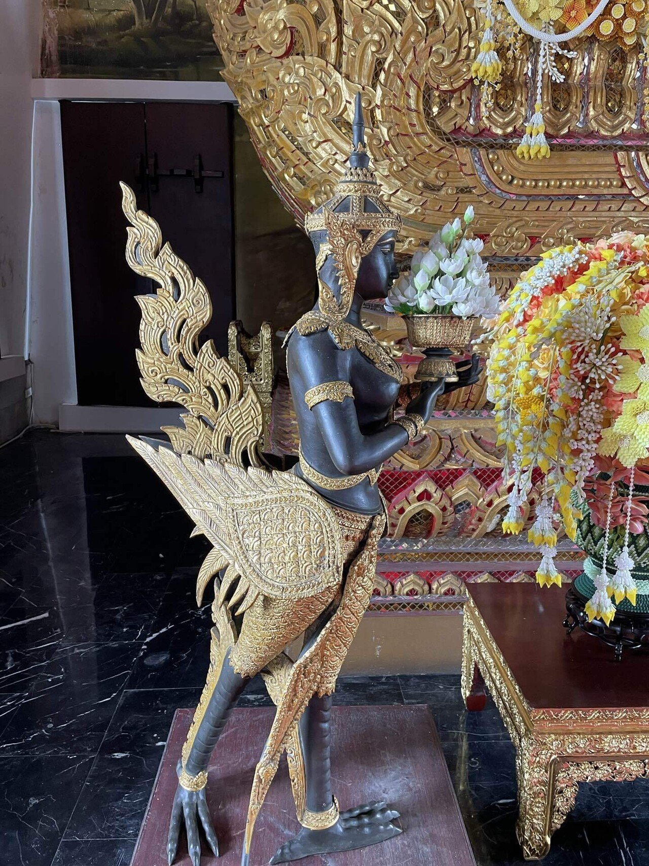 ワットタンマモンコン】ワットパクナムにも負けない美しい天井画と壁画