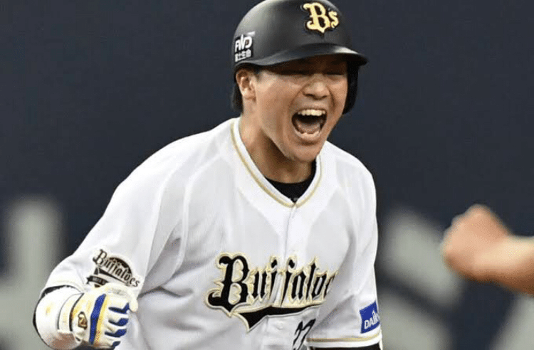 オリックスバファローズ　ユニフォーム　ホーム　伏見寅威選手 オリックス伏見寅威捕手・蛍光イエローが眩しいシルエットユニ