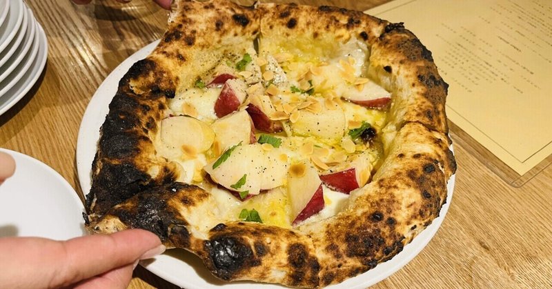 神戸美味しい店〜白桃のピザ