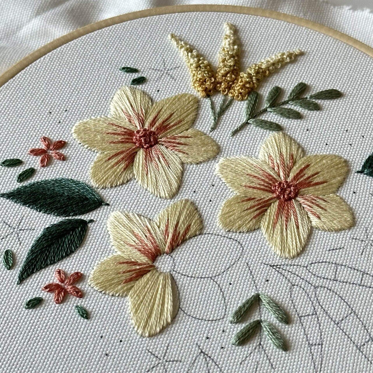 夏らしい図案、YouTubeライブで刺繍します！｜はなこまち/刺繍作家