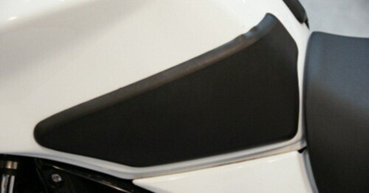 HONDA ホンダ CB1300P ニーグリップパッド 白バイ HONDA ホンダ CB1300P ニーグリップパッド 白バイ