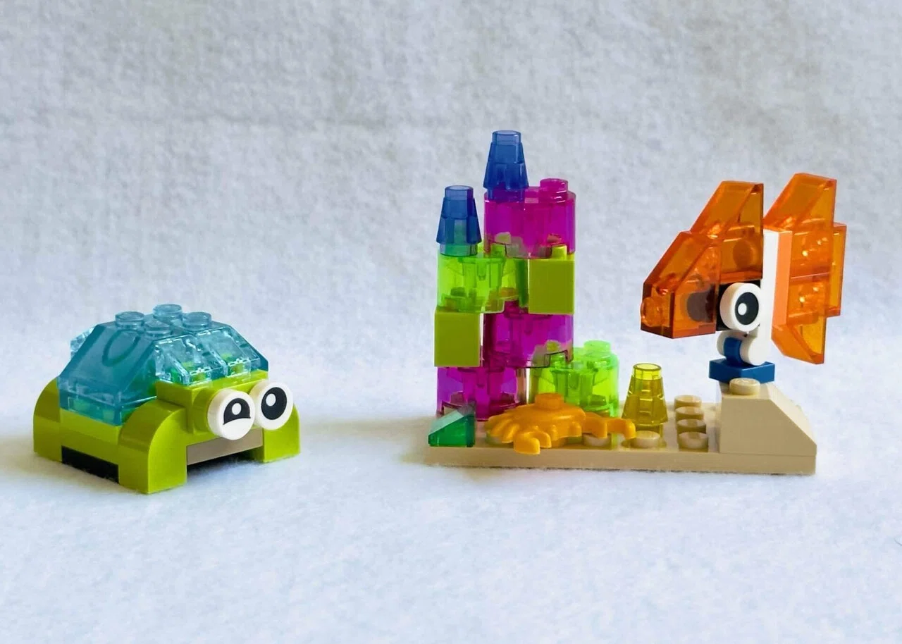 いろいろな形、カラフルな透明のブロックが入ったレゴセット！ 〜レゴ 