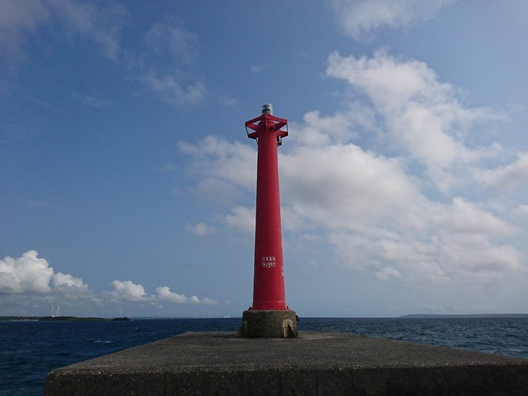昨日の探訪。
池間港第二防波堤灯台。
ひたすら防波堤の上を歩いてたどり着きました！
