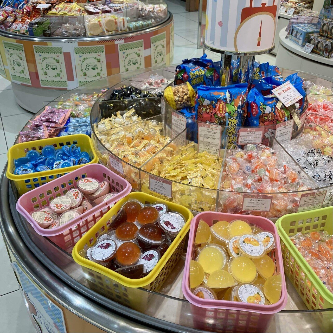 天満屋岡山店で、子供の頃憧れだった「回るお菓子屋さん」を見つけまし