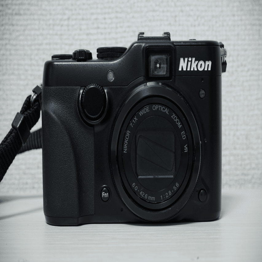 ニコン最後のCCDコンデジ COOLPIX P7100｜びろーど