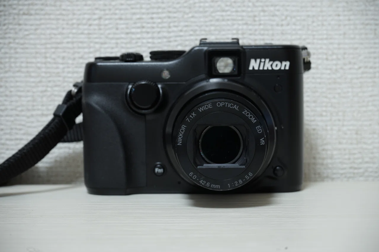 ニコン最後のCCDコンデジ COOLPIX P7100｜びろーど