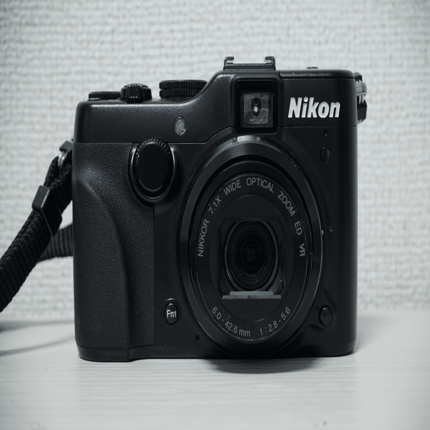 ニコン最後のCCDコンデジ COOLPIX P7100｜びろーど