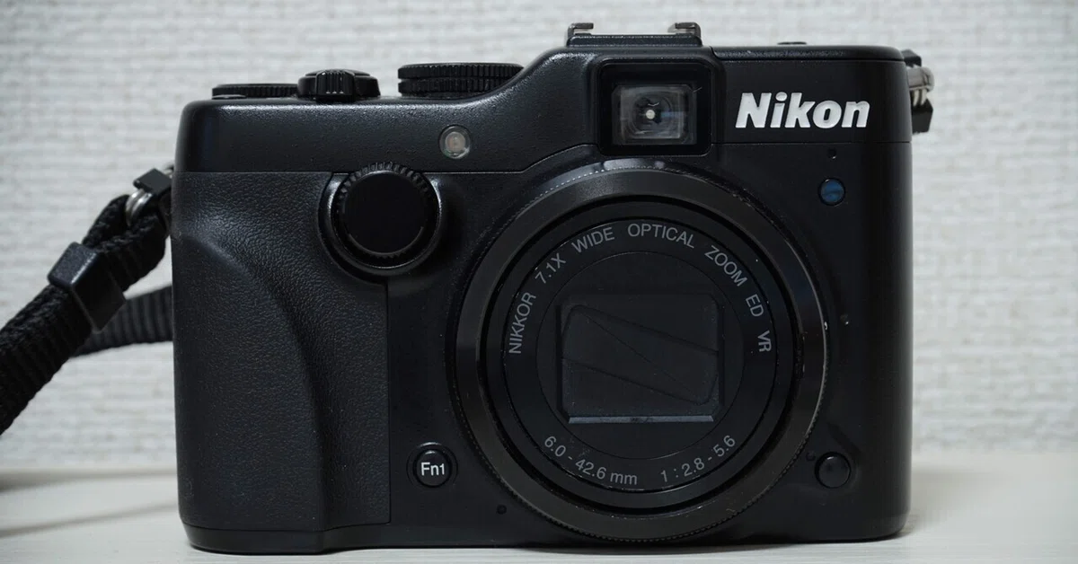 ニコン最後のCCDコンデジ COOLPIX P7100｜びろーど