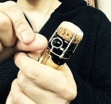 家庭で役に立つ スパークリングワインの基本的抜き方と固い栓を抜く方法 鵜沼 聡志 ソムリエx Note