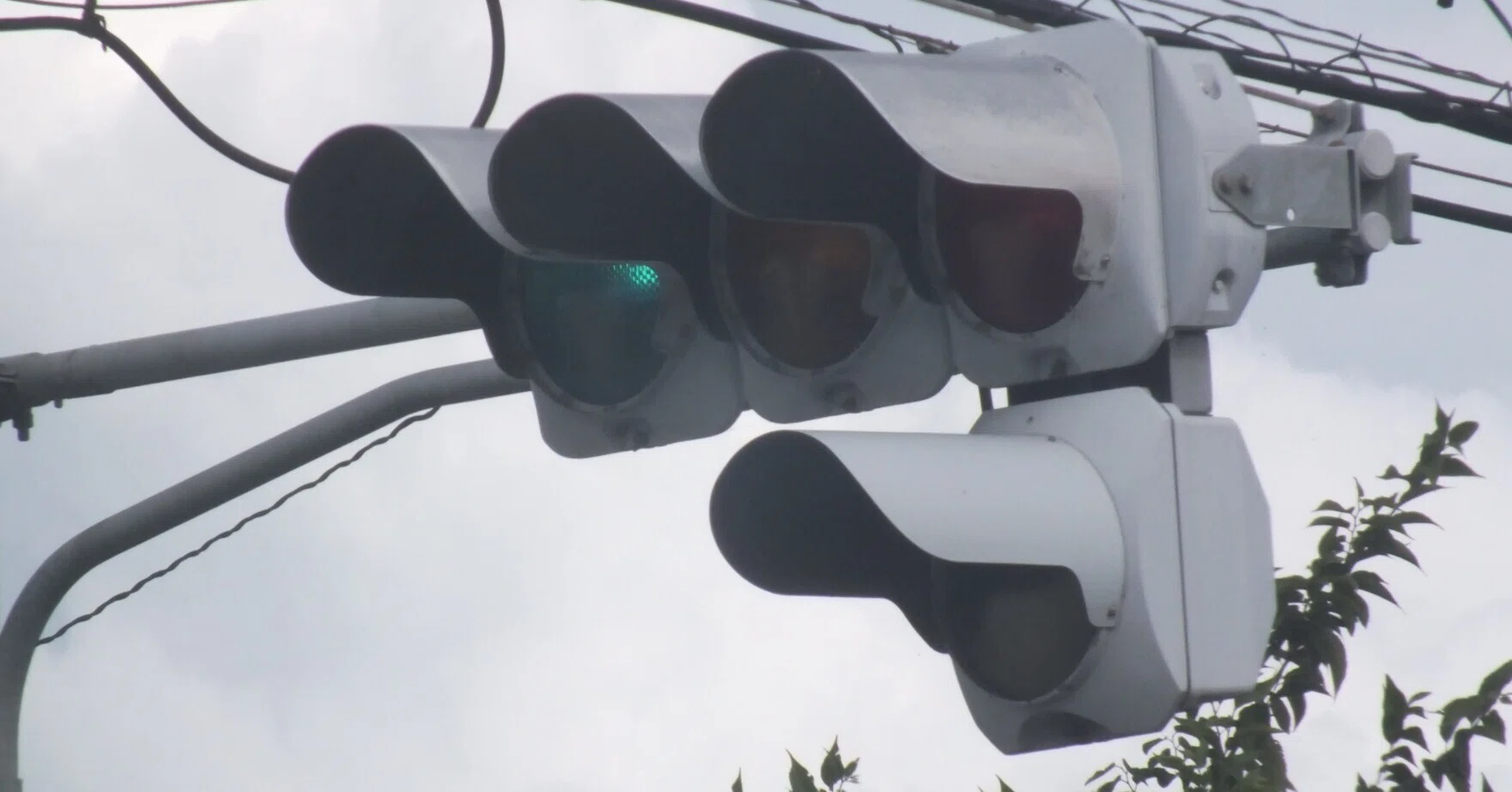 高崎市沖町東の小糸A型ブツブツレンズ浅フード＋日信厚型LED右折矢印灯