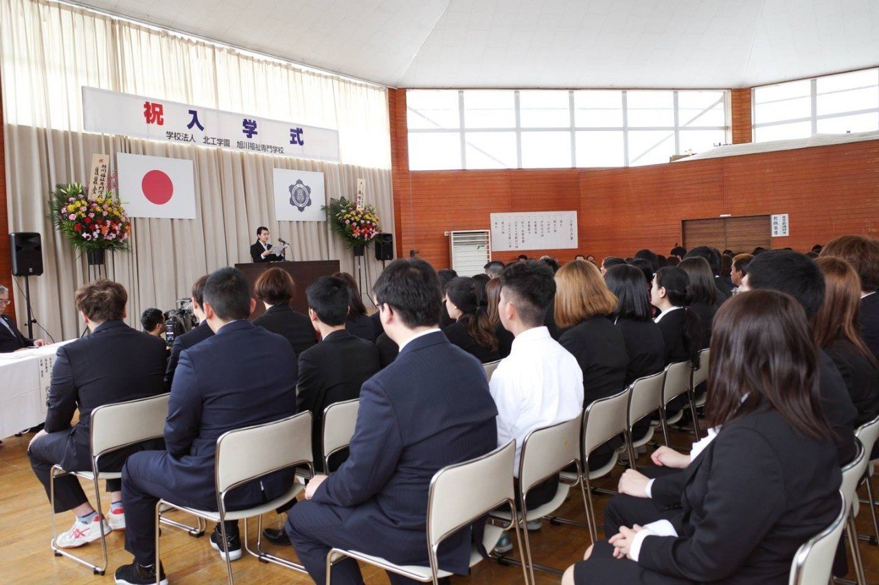 外国人留学生のみなさん 東川町にようこそ 東川町議としての飯塚さん Note