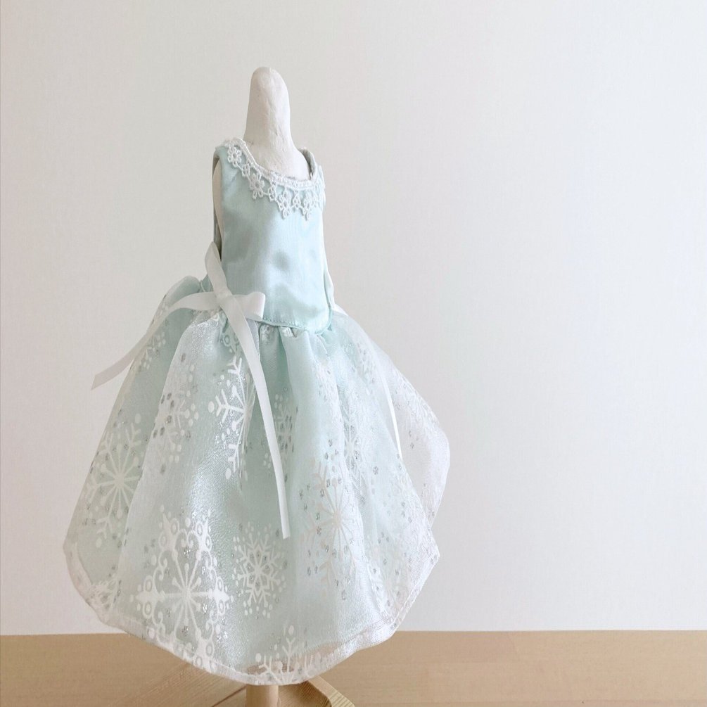 型紙Sサイズ（身長26㎝お人形さん＆ぬいぐるみ）スノードレスの作り方