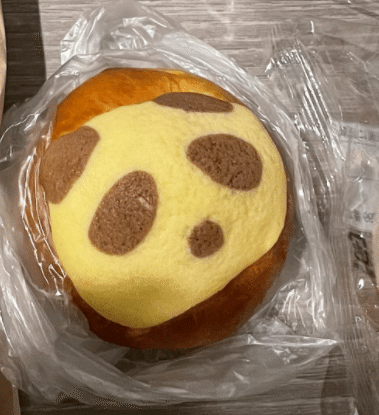 くまパンとメロンパン　クマ食パン　パンダパンとモモ(桃)水彩画　スタッドピアス ともだち🐹 . . . #ラフ #線画 #新作 #キンクマ #ハムスター