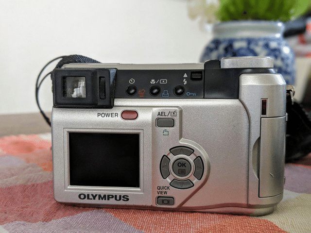 CAMEDIA C-740 Ultra Zoom｜元田中マロ