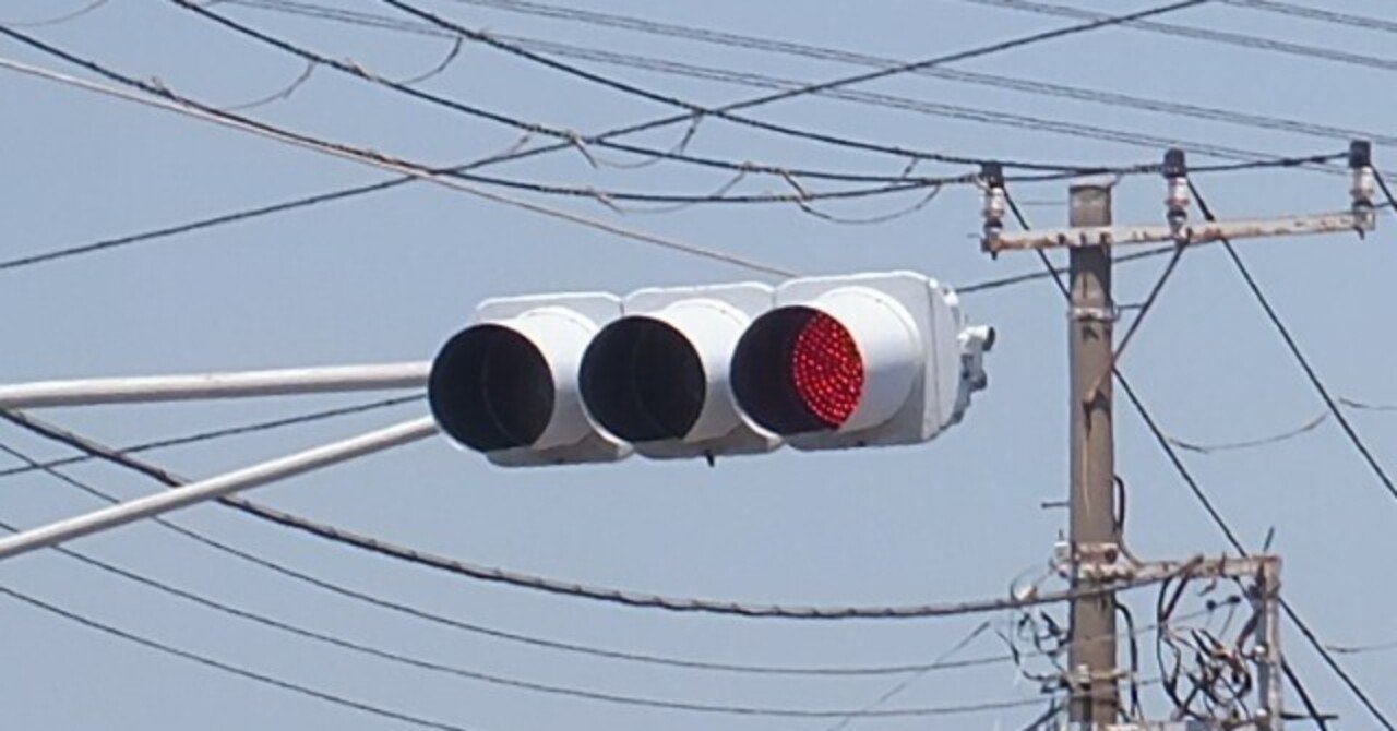 E51東関東道千葉北IC出口交差点にある星和電機厚型と筒型フードの信号