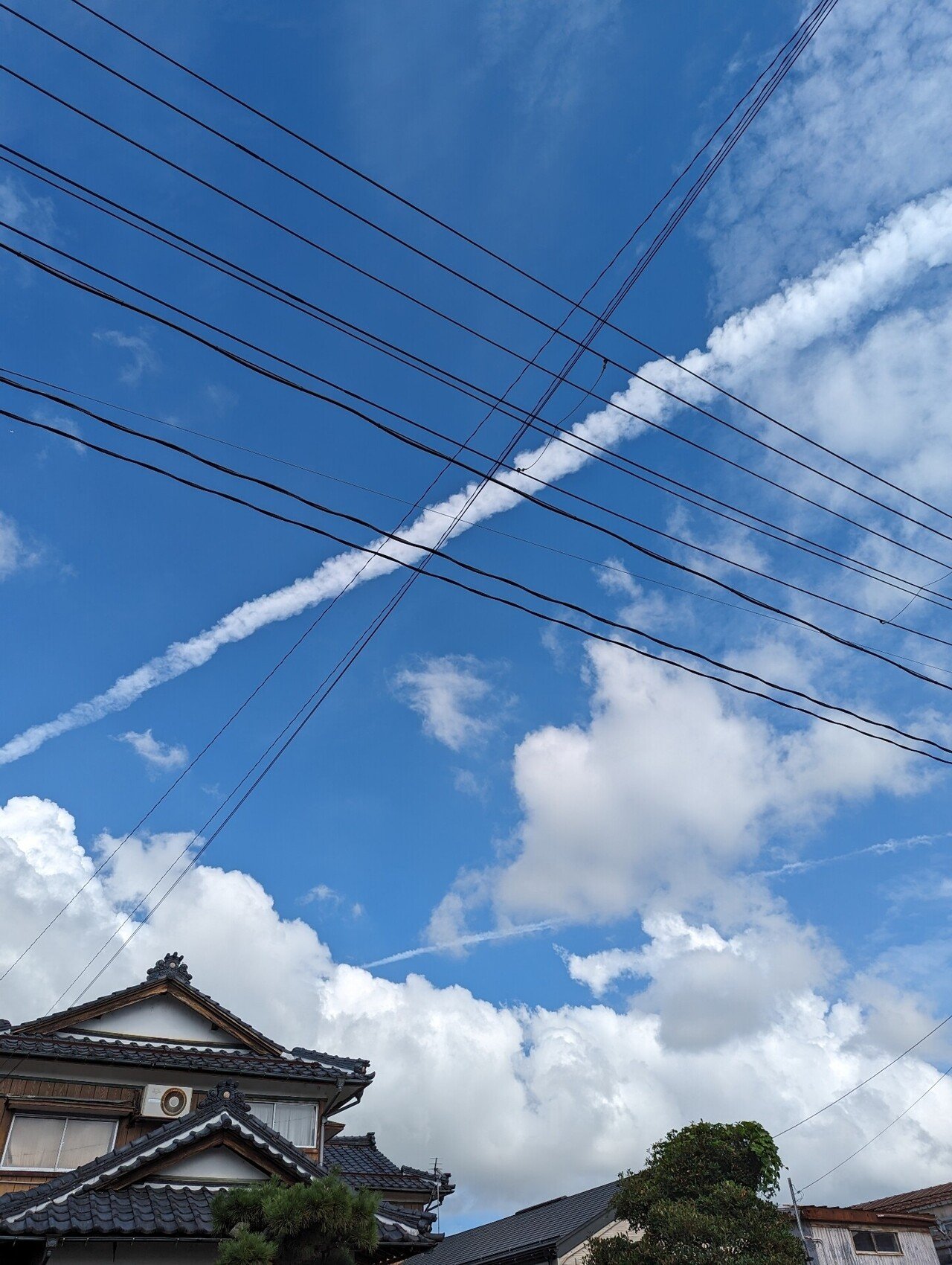 2本の🛩飛行機雲〜｜あっちゃん