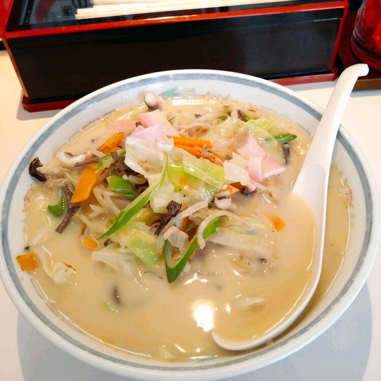 山口市「蘭蘭」にてハーフちゃんぽん。ハーフでも結構ボリューム有り。スープがクリーミーでとても美味しかった!