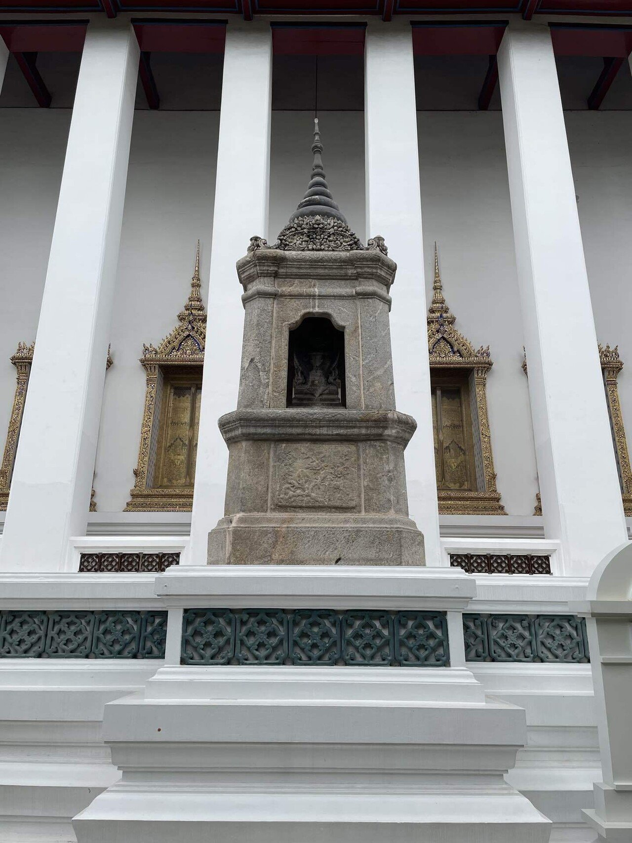 ワットスタット・前編】中華風装飾と圧巻の壁画を心ゆくまで堪能する