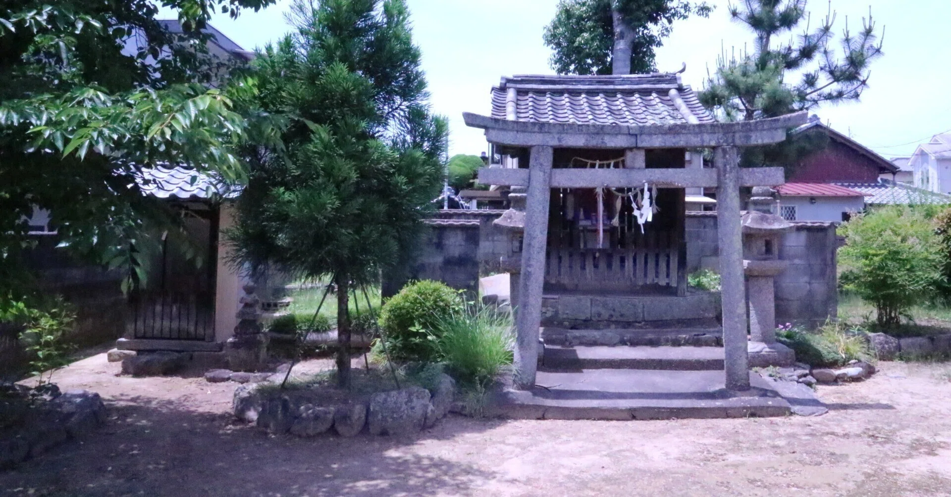 小さな社の木鼻 ＠西大寺｜komugi