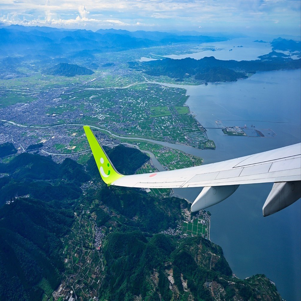 阿蘇くまもと空港のRWY07へのアプローチ中に見られる景色（左席