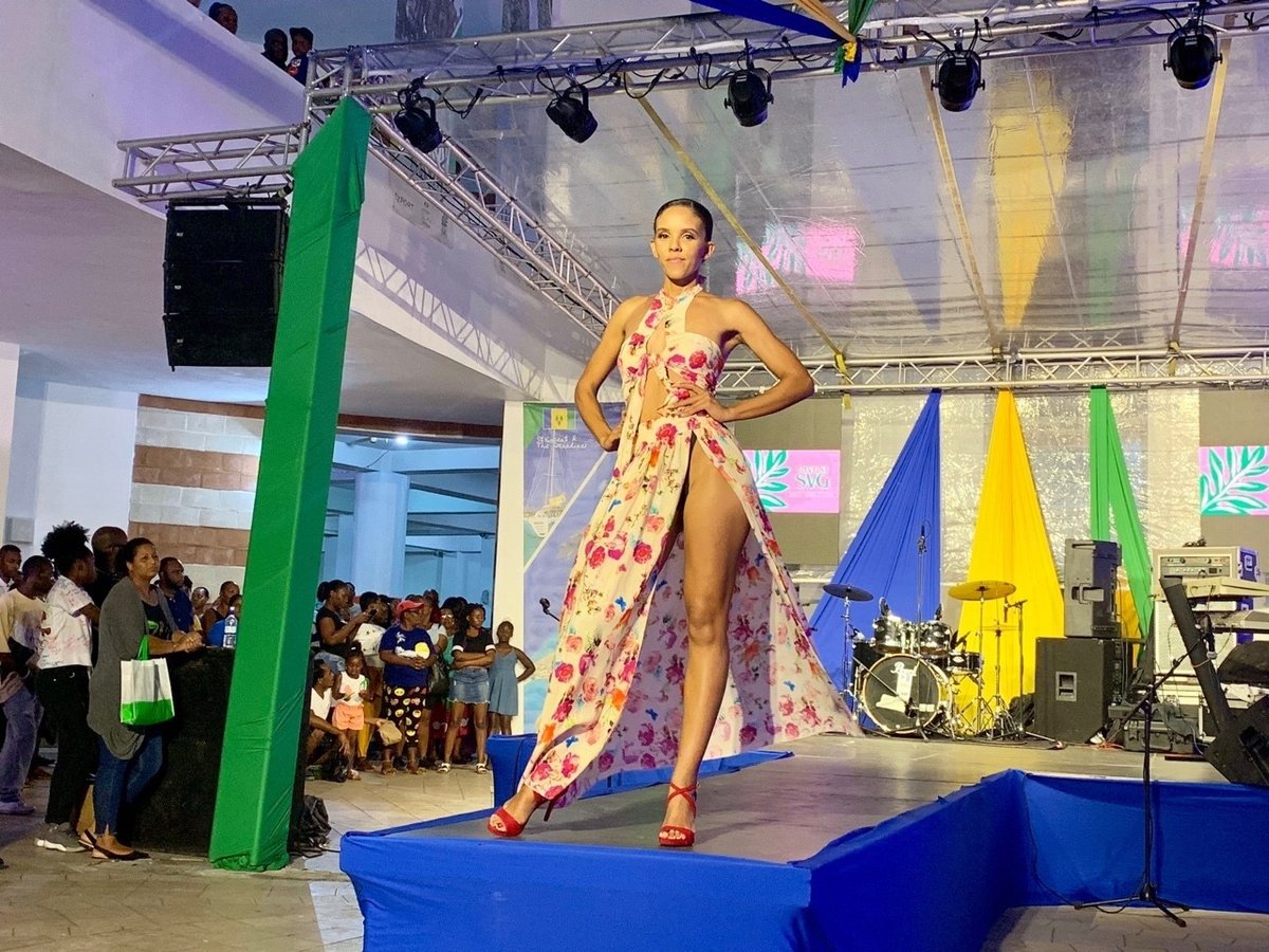 アリアナ・グランデのパンチラと全裸写真が流出していた - お宝, image size:1200x900