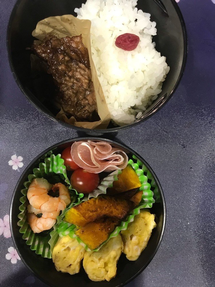 小梅干しご飯、牛焼き肉、かぼちゃバタ焼き、卵焼き(甘い)、ほうれん草とエビのバタ炒め、プチトマト、生ハム

#noteお弁当部
#note弁当部
#お弁当

妹が孫(4歳♂)連れて一昨日から来ているので、毎日出歩いている。もう体力のケージ0に近い。
今日も1日、出掛ける。