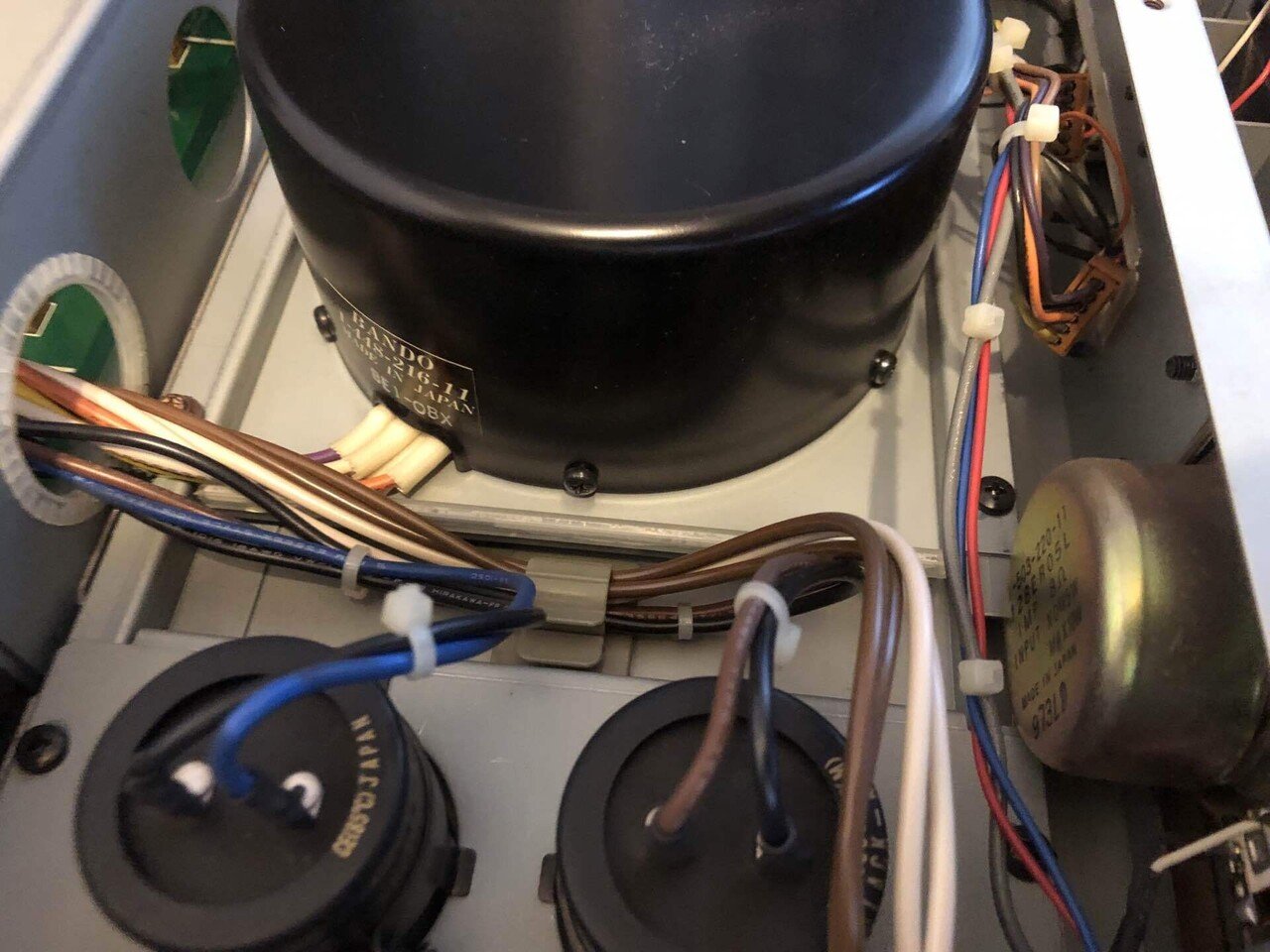 巨大なヒートシンクに惹かれたSONY AMS-3 モニタースピーカー付 巨大なヒートシンクに惹かれたSONY AMS-3 モニタースピーカー付