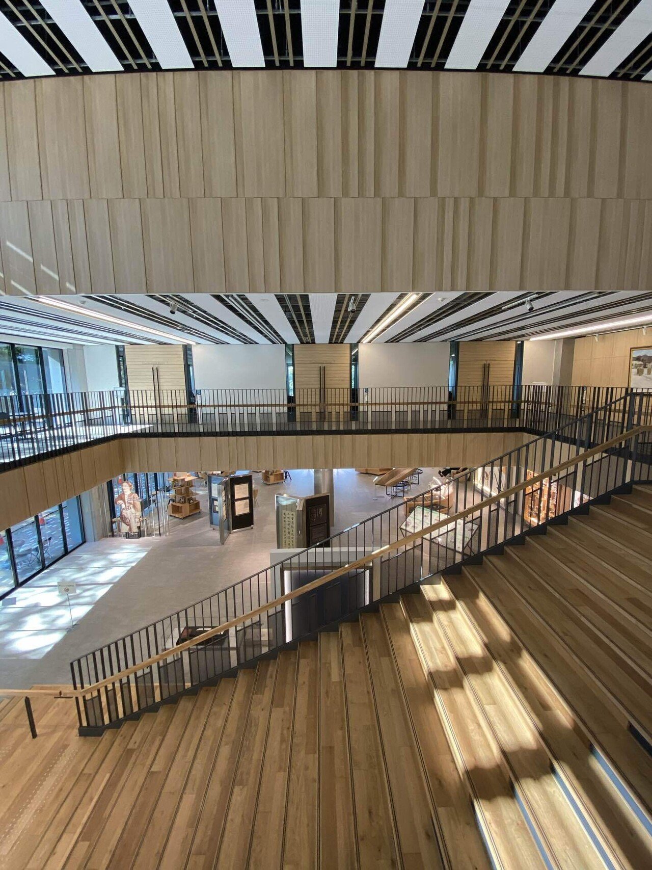 東京建築巡り〜国際センターのステキな階段 |東京の建築&アート巡りオタクtanrock 東京建築巡り〜国際センターのステキな階段 |東京の建築&アート巡りオタクtanrock