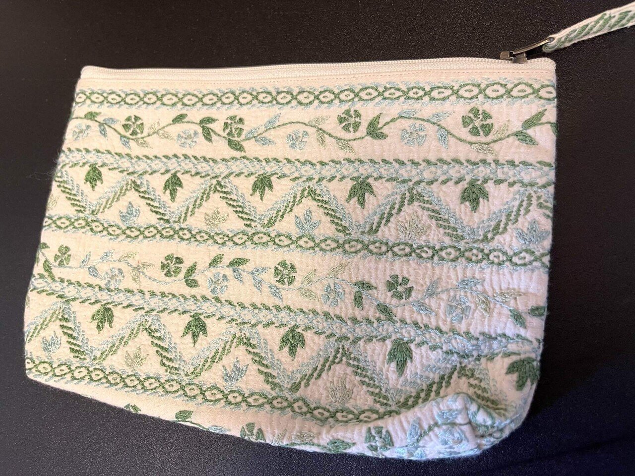 バングラディッシュの伝統刺繡のポーチにKindleを入れて知の旅へ｜鎌倉幸子