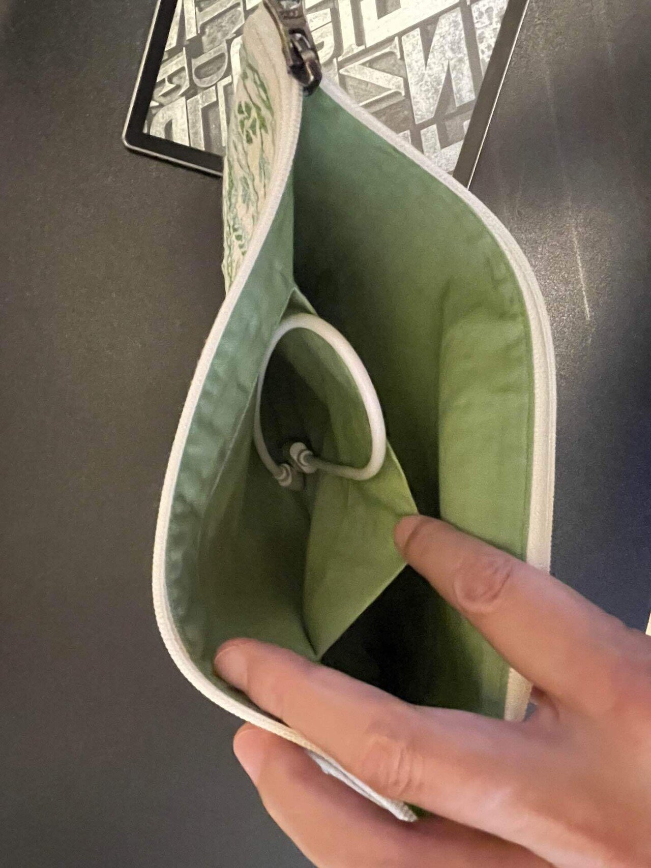 バングラディッシュの伝統刺繡のポーチにKindleを入れて知の旅へ｜鎌倉幸子