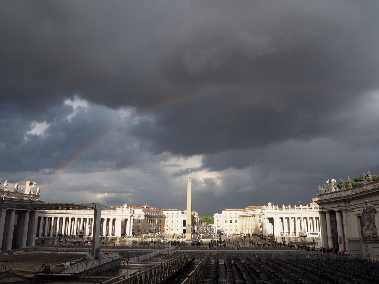 サン・ピエトロ広場の虹の下で｜棚橋弘季 Hiroki Tanahashi