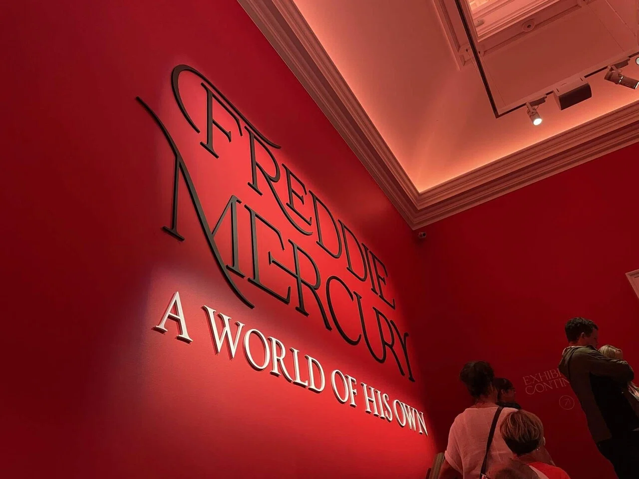 ロンドンと食〉フレディ・マーキュリーのお宝展サザビーズ『A WORLD OF 