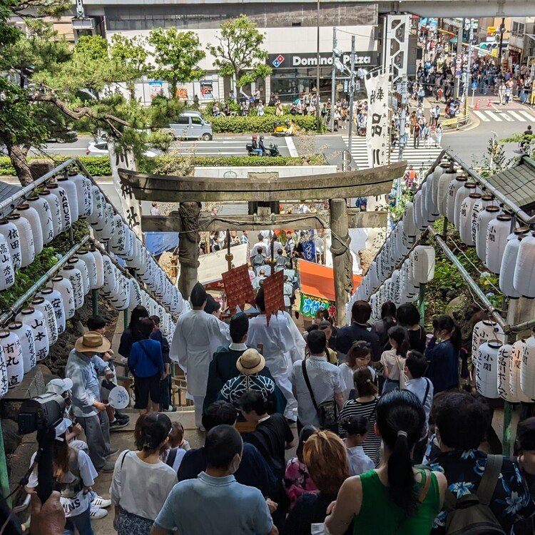 https://j-matsuri.com/shinagawa_ebara/
北の天王祭と南の天王祭が同時に開催する品川っ子の特別な期間。太鼓付きの神輿が品川を練り歩く。
#品川神社例大祭
#東京都
#品川区
#6月 
#まつりとりっぷ #日本の祭 #japanese_festival #祭 #祭り #まつり #祭礼 #festival #旅 #travel #Journey #trip #japan #ニッポン #日本 #祭り好き #お祭り男 #祭り好きな人と繋がりたい #日本文化 #伝統文化 #伝統