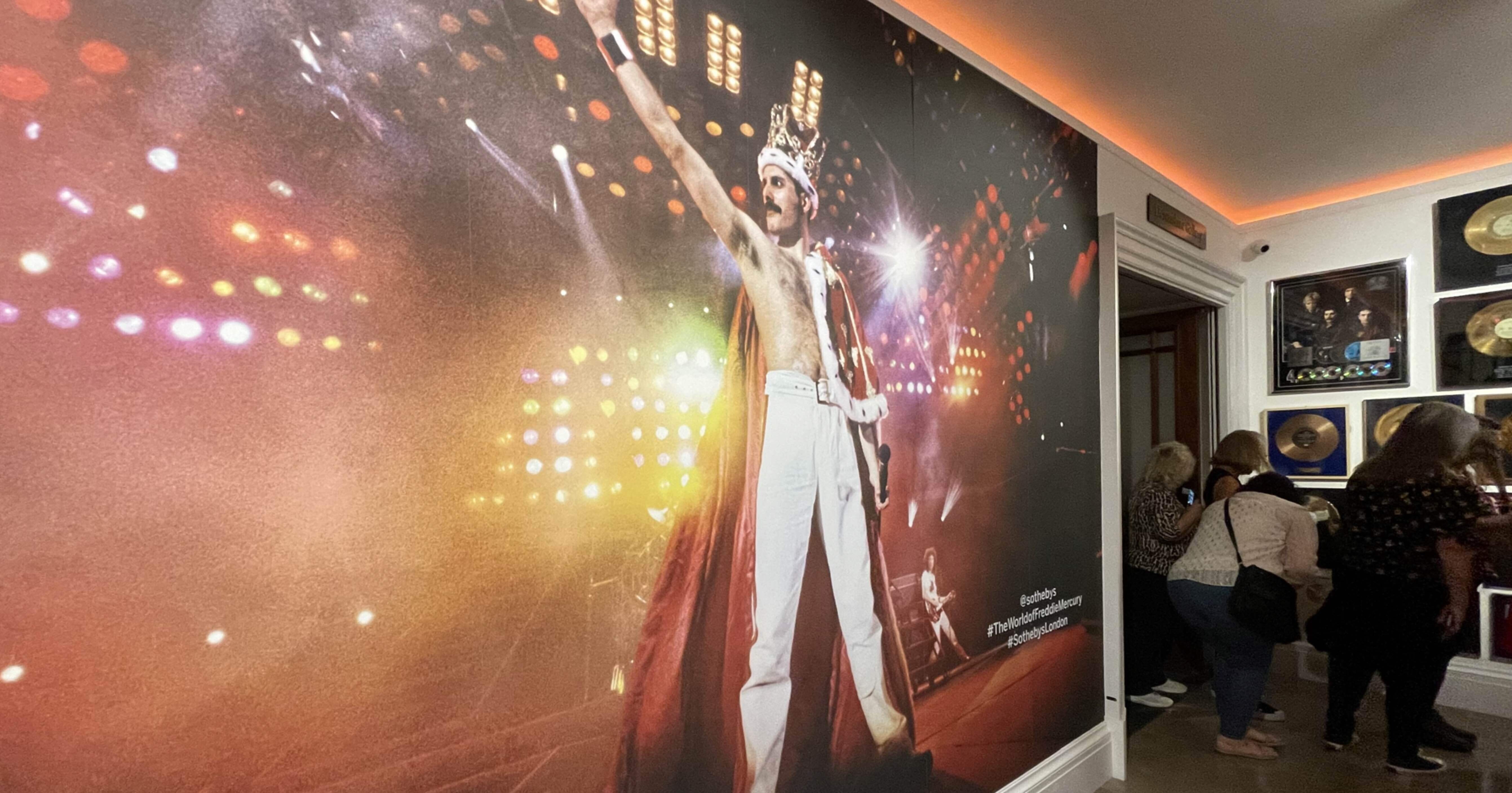 ロンドンと食〉フレディ・マーキュリーのお宝展サザビーズ『A WORLD OF
