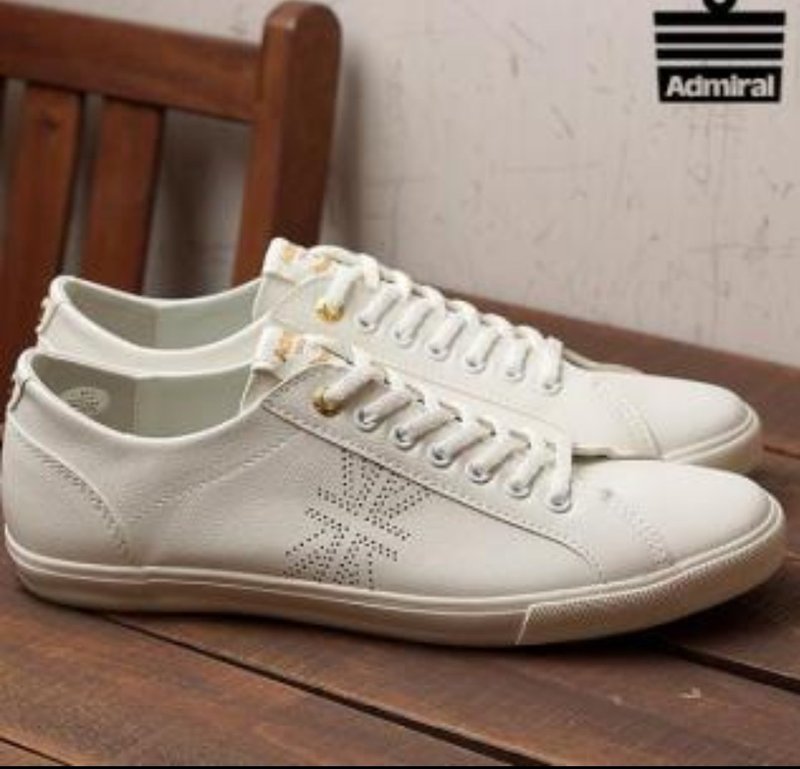 縦のラインがカッコいいスニーカー３傑 野島健治 Np企画 Note