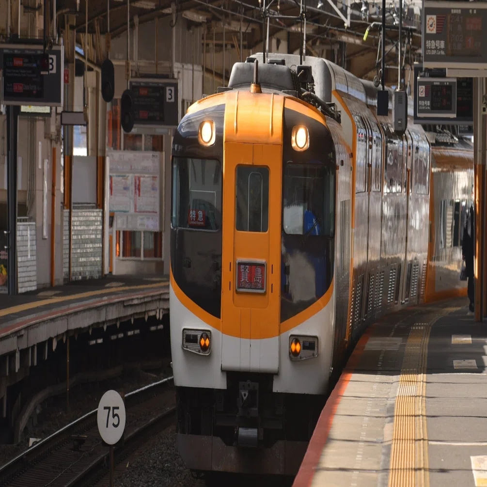 夏休み臨時特急 近鉄大阪線｜つばめ すわろう
