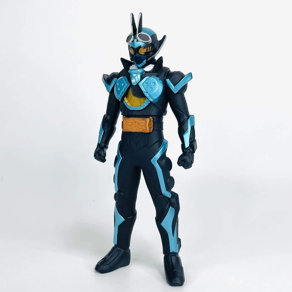 手に取れ！ライダーソフビ！はがせ！ピールオフポスター！【#26】｜朱 142個仮面ライダー・スーパー戦隊フィギュア・ソフビ