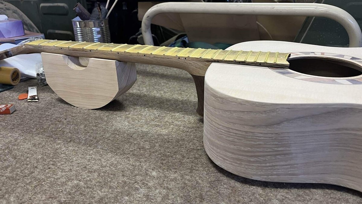 ギター製作・クラフト工具一覧ページ｜ギターワークス ギター製作ツール ギターネックレストサポートピロー マホガニー材 弦楽器製作ツール(D)