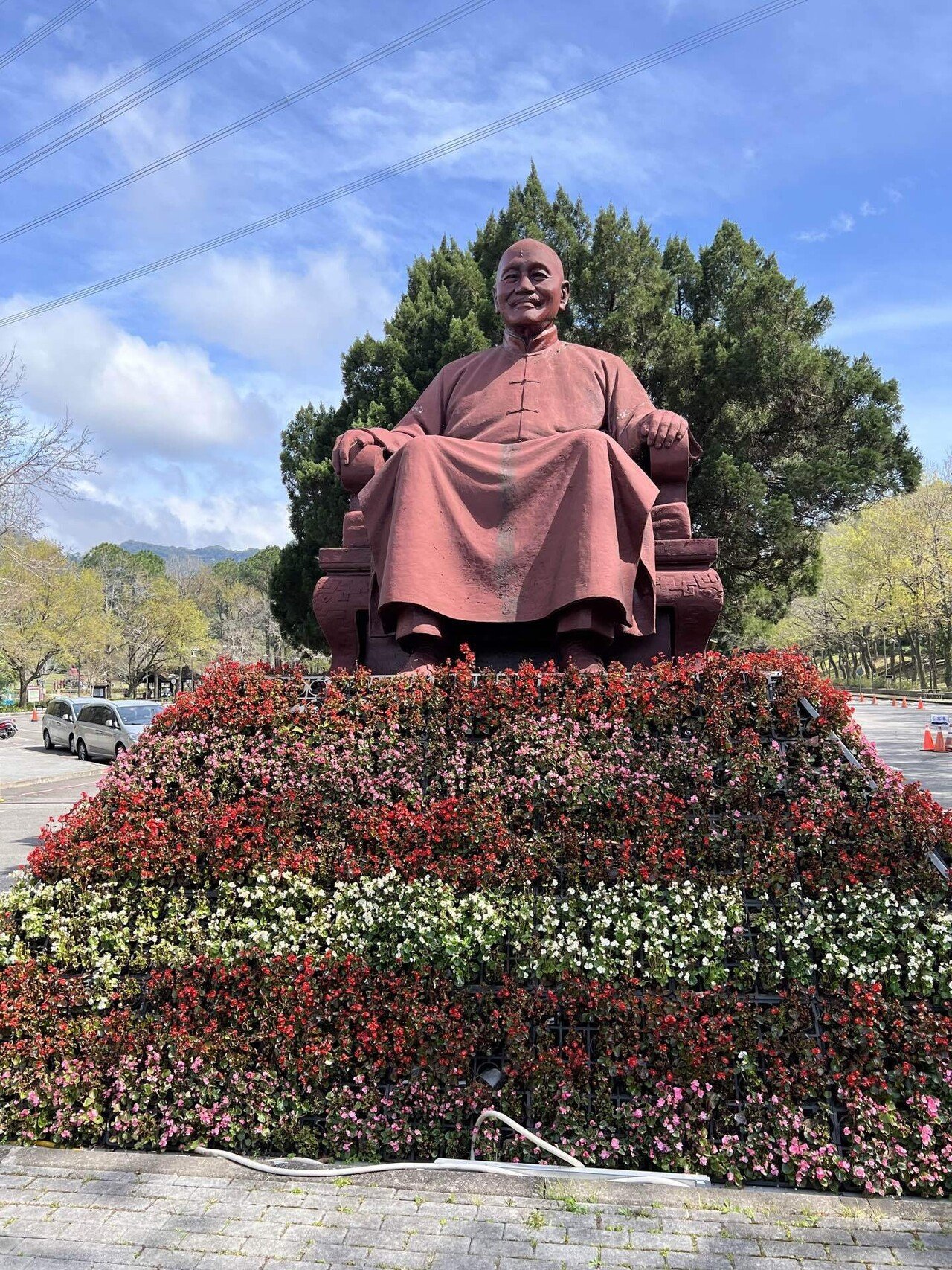 台湾 旅の記録】彫像300体！ モヤモヤ珍百景「蒋介石の墓場」｜台湾