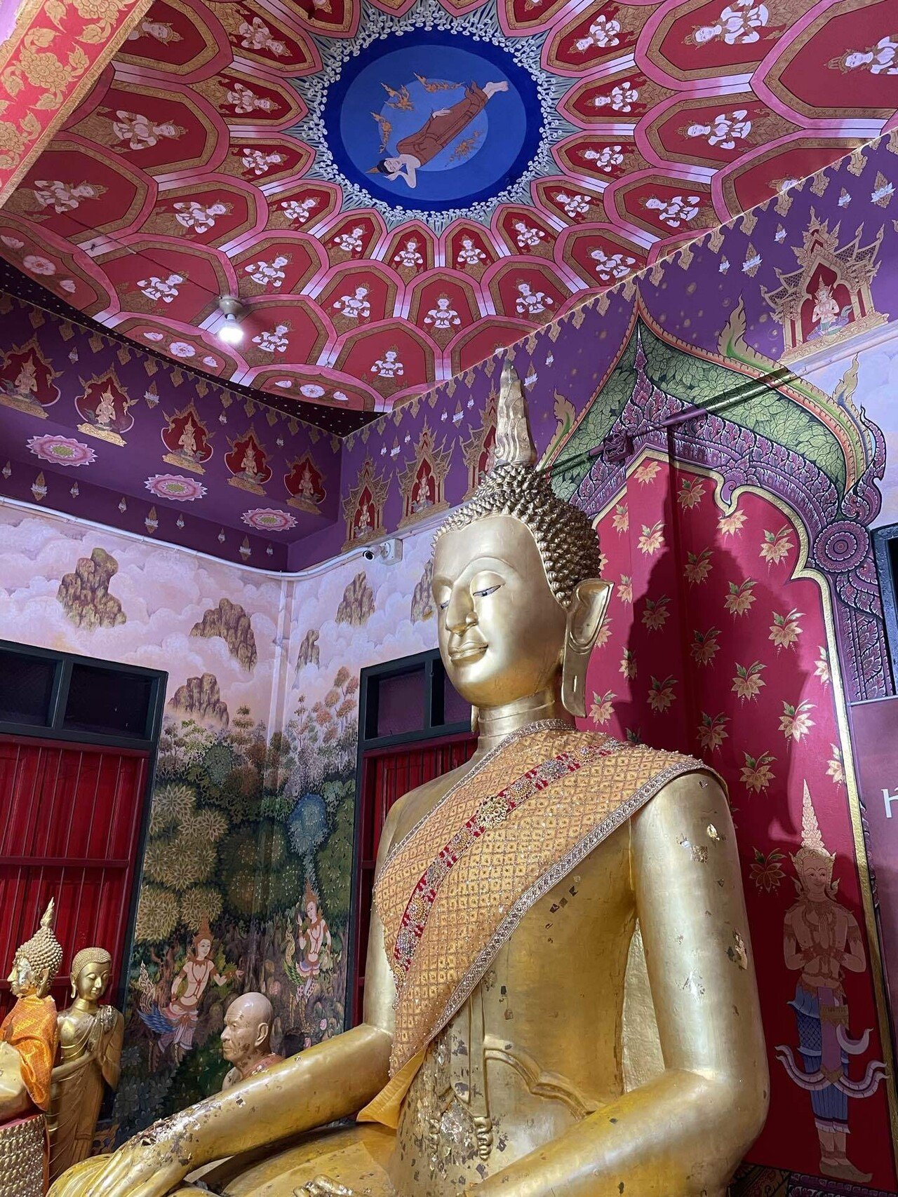 ワットナークプロク】土曜日生まれの超パワースポット！土曜日の守護神