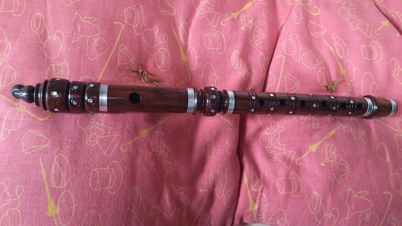 File:Wambule Rai Basuri Flute Chomolungma Collection Dharan Nepal.jpg -  Wikimedia Commons