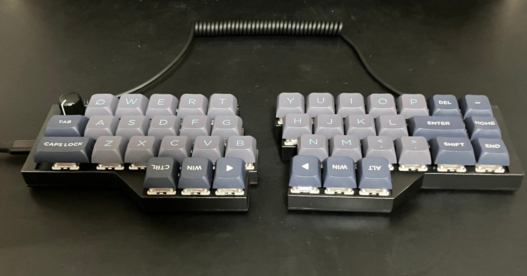 マイコン直付】自作キーボード初心者がケースごとキーボードを設計した