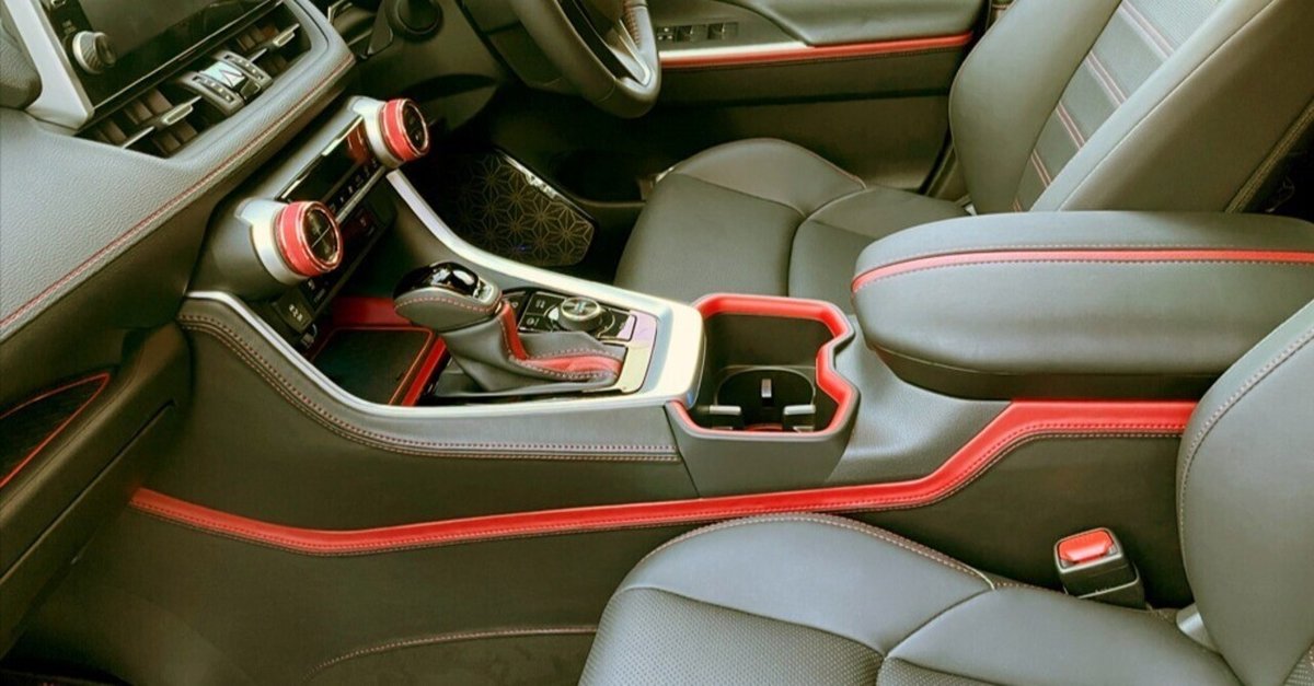 三線本体 黒ケース 赤内装 赤黒コーデ炸裂！RAV4PHV！｜Grazio&Co.社長日記2.0