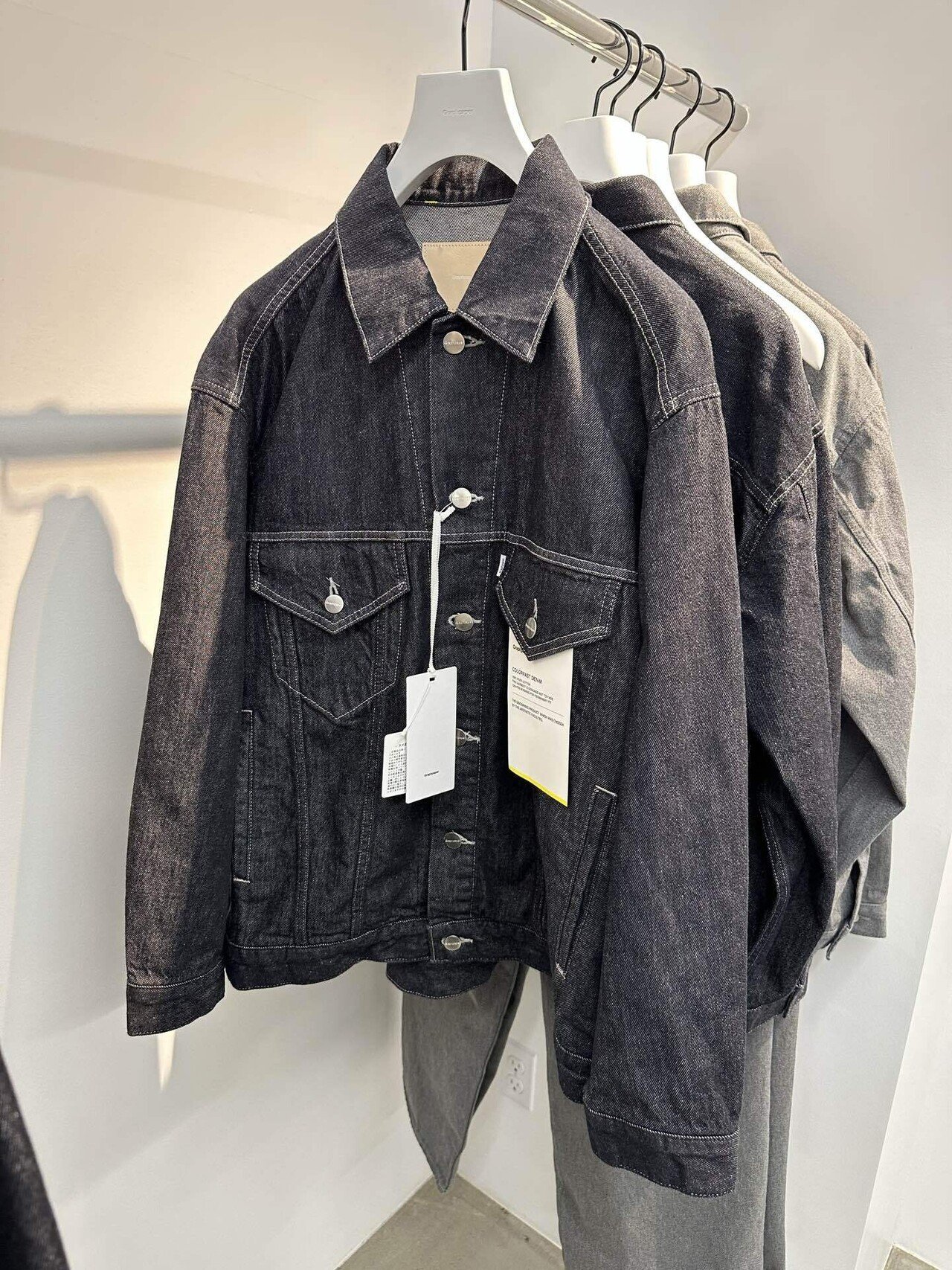 色移り気にせず楽に着れる。グラフペーパーの「カラーファストデニム