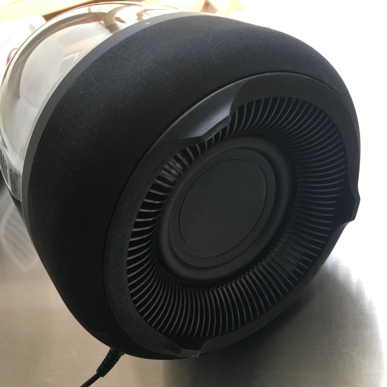 Harman/Kardonのスピーカー Aura Studio 2 の112mmウーファーが Harman/Kardonのスピーカー Aura Studio 2 の112mmウーファーが