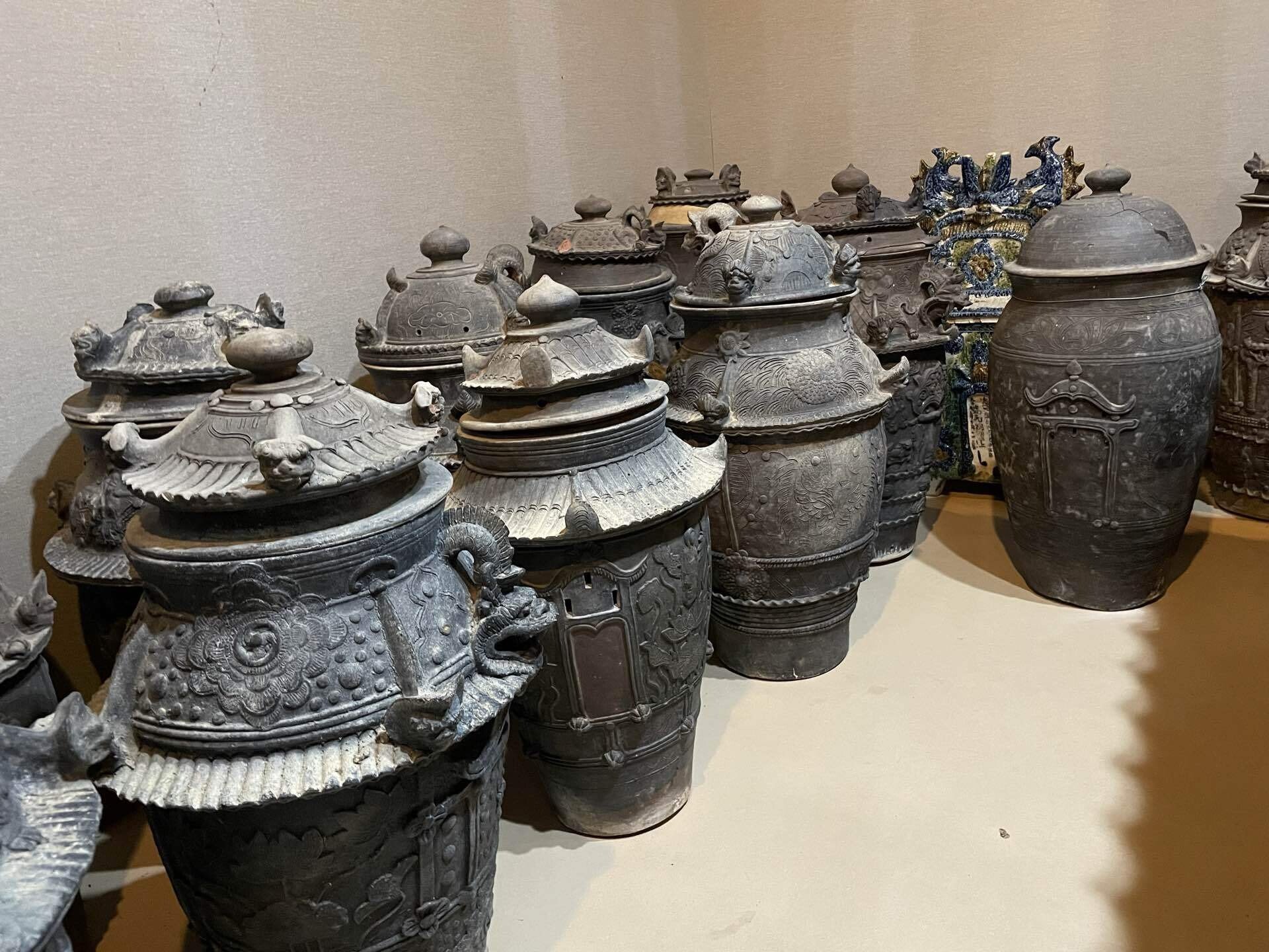 これは沖縄で以前使われていた骨壷。伊是名島の民族資料館で展示され