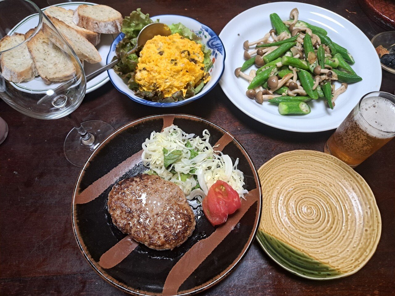 8月27日の晩ごはん ・ハンバーグ(生協の冷凍食品) ・カボチャサラダ